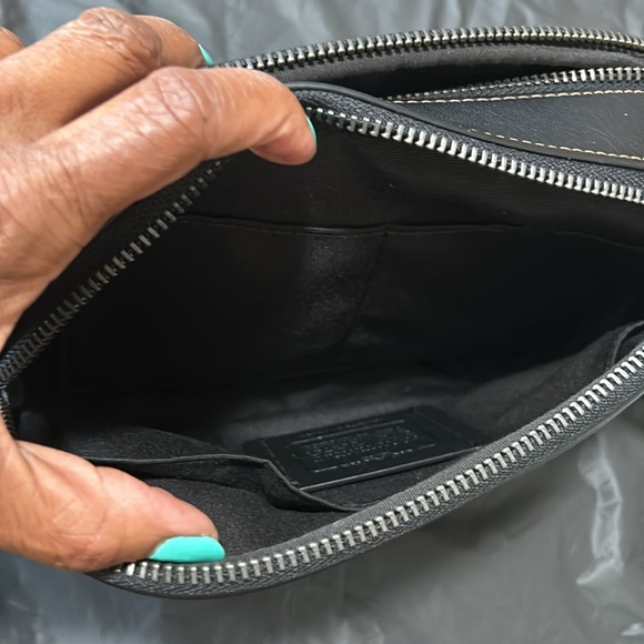 Coach Smooth Calf Leather Graham Crossbody in Black, in excellent condition - Picture 6 of 7